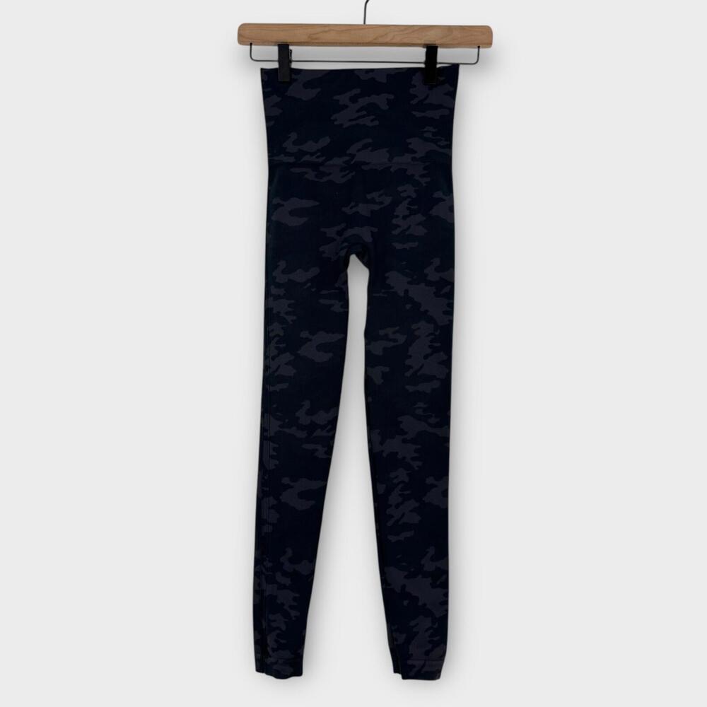 Spanx Women’s Size Small Black Gray Camo Print Look at Me Now Seamless Leggings